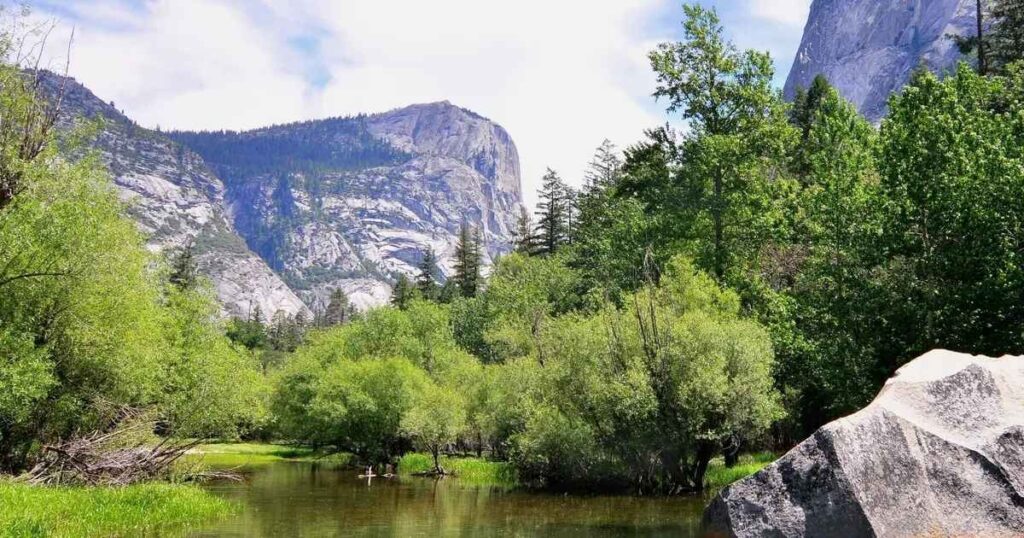 Mirror Lake Trail Yosemite: When to Go & What to Expect