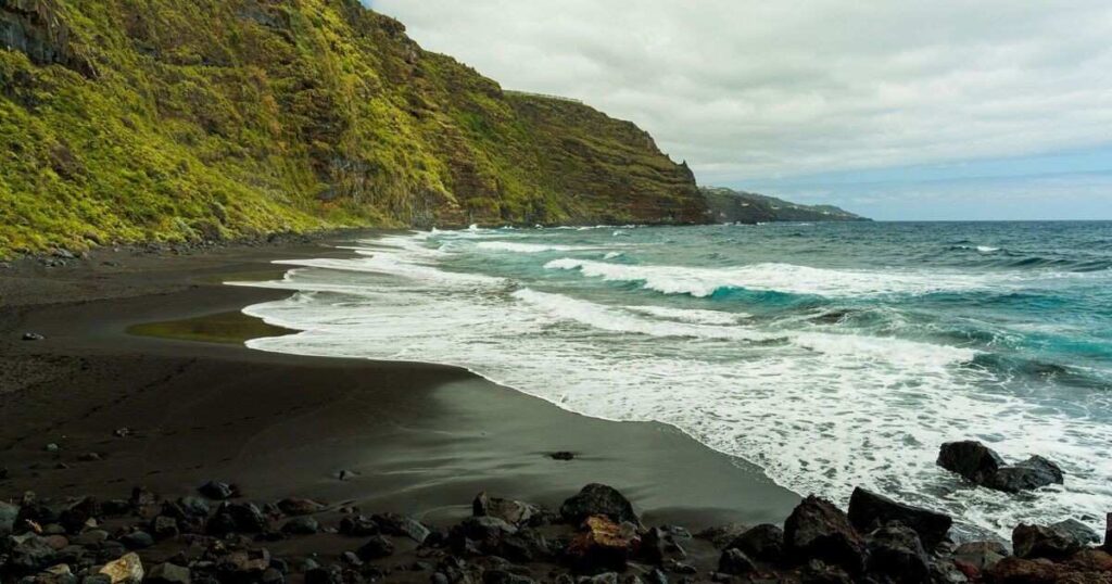 Black Sand Beaches Big Island: Hidden Coastal Gems